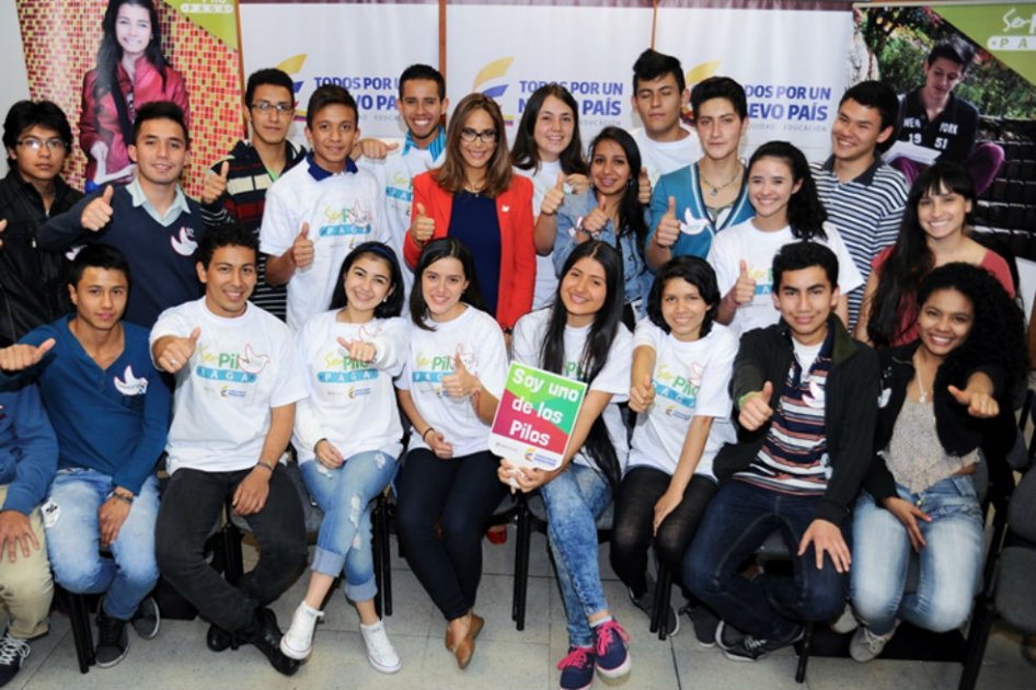 Gobierno ofrece incentivos adicionales a jóvenes que quieran ser docentes