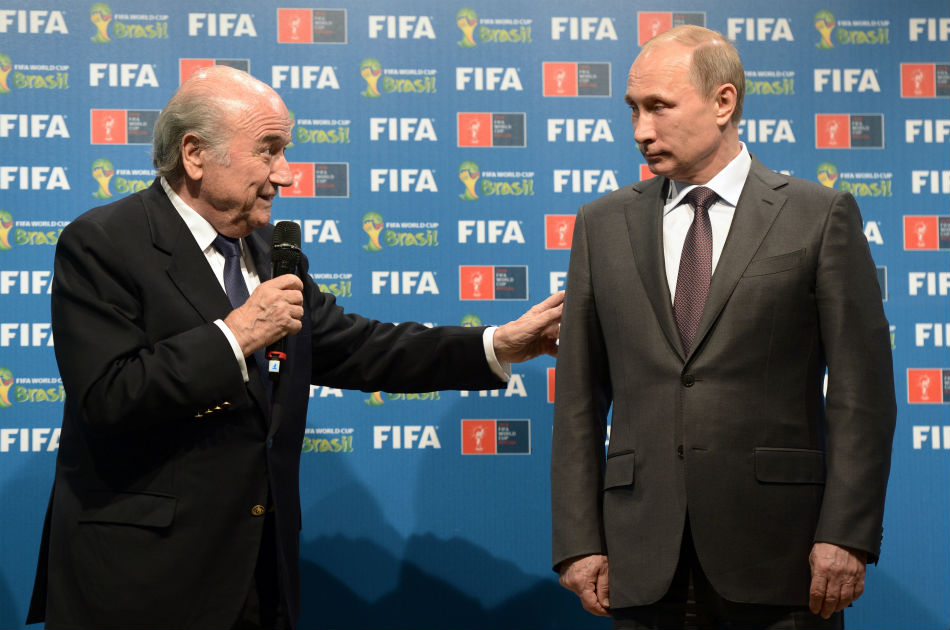 Joseph Blatter pide reforzar la campaña contra el racismo