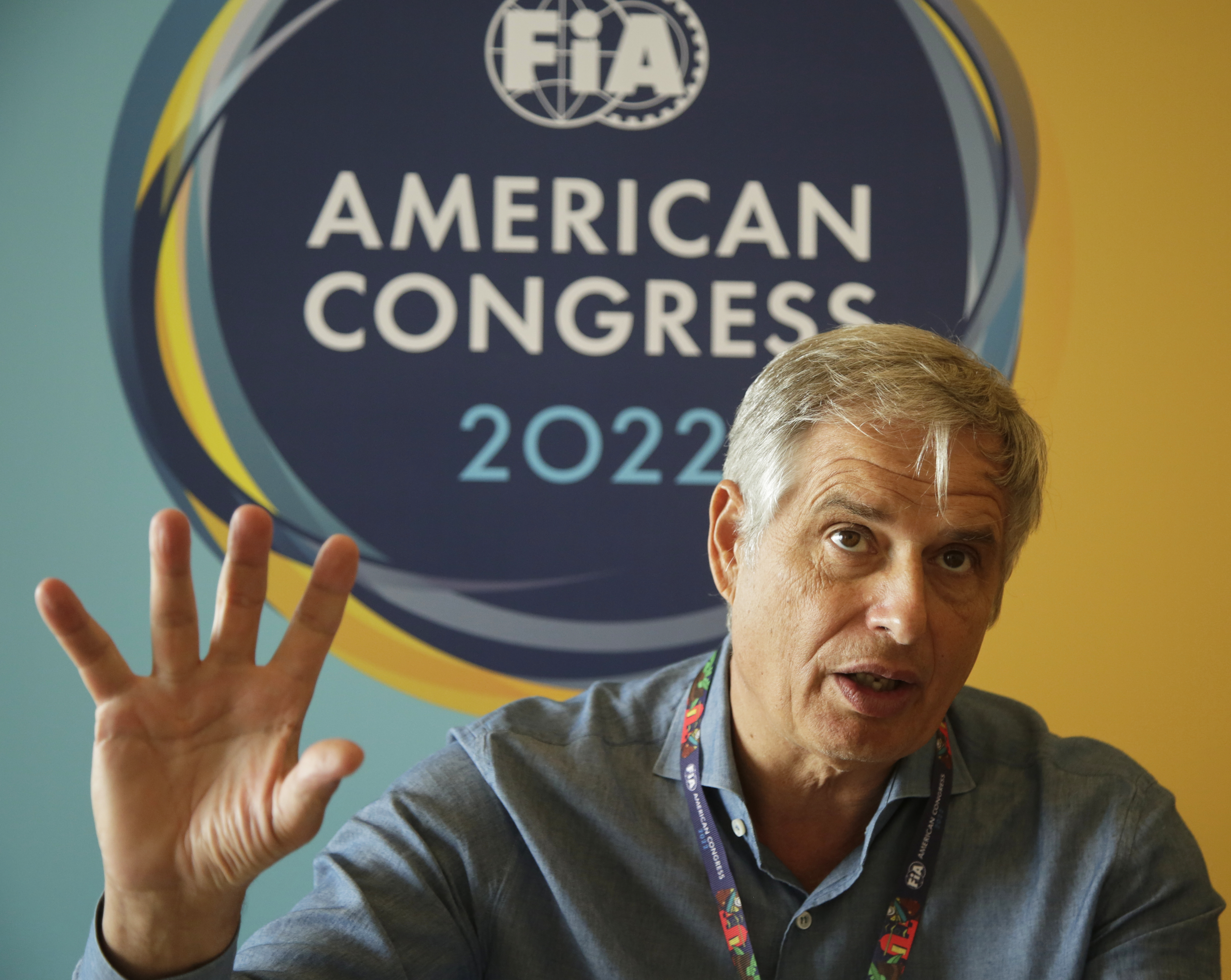 CTG001. CARTAGENA (COLOMBIA), 01/08/2022.- El presidente del Real Automóvil Club de España y presidente del senado de la Federación Internacional del Automóvil (FIA), el español Carmelo Sanz, habla hoy, durante un encuentro con periodistas durante el primer día del FIA American Congress 2022 en Cartagena (Colombia). EFE/ Ricardo Maldonado Rozo