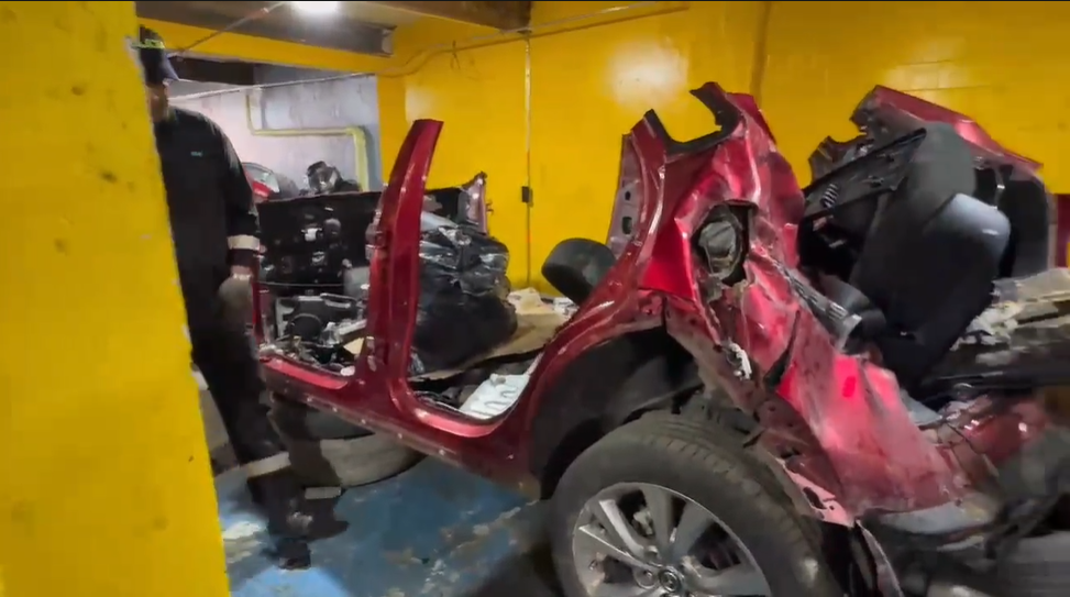 Siguiendo el recorrido de un carro robado descubren bodega con motores alterados