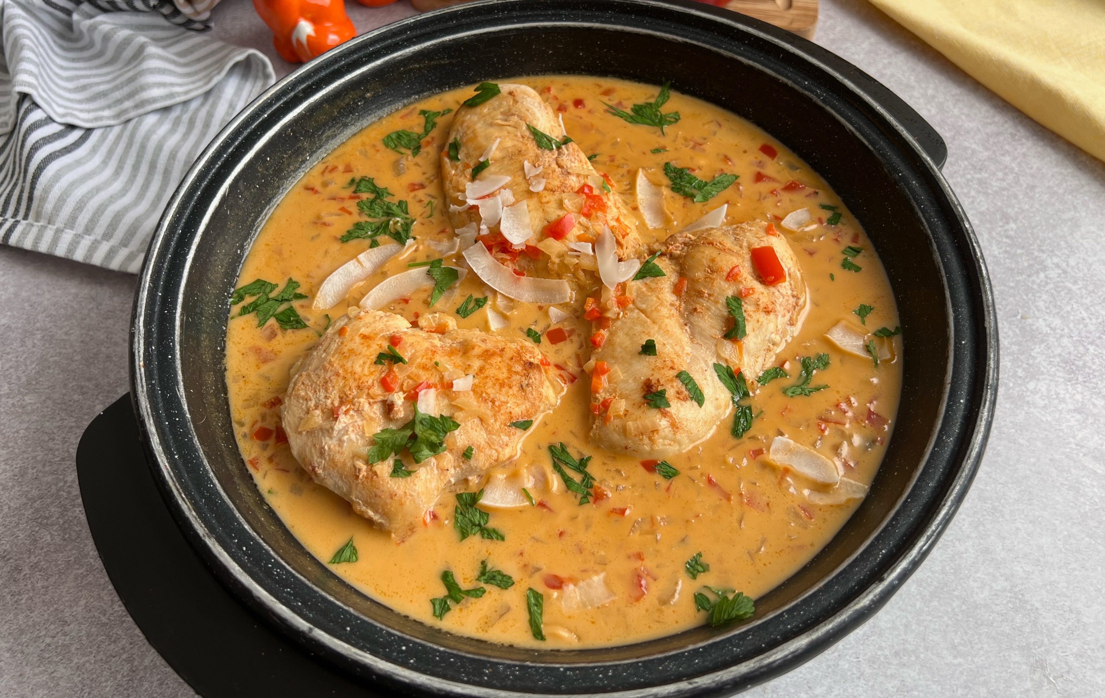 Pollo en salsa de coco