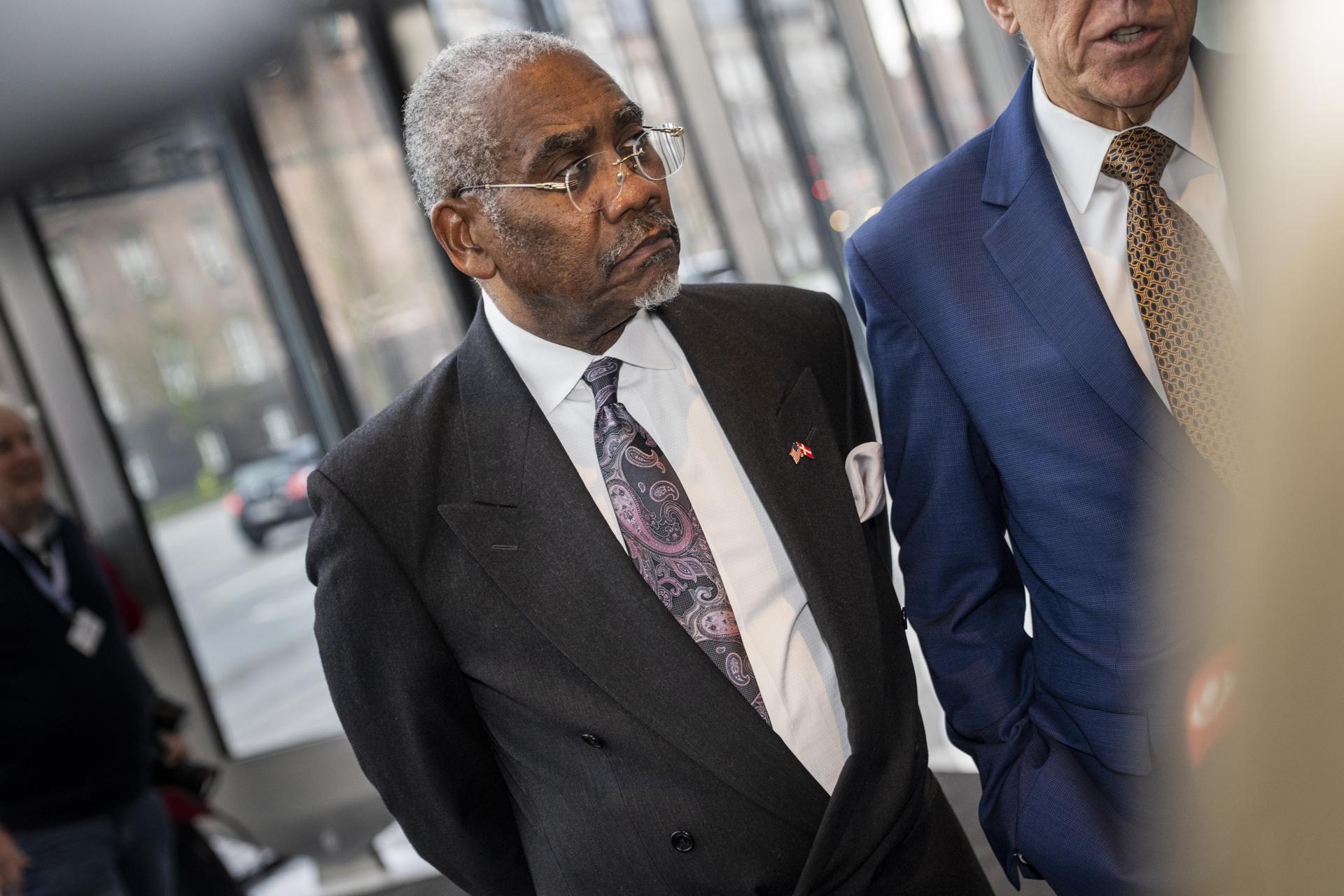 Meeks, principal demócrata de Exteriores, pide a Petro reconocer victoria de De la Espriella