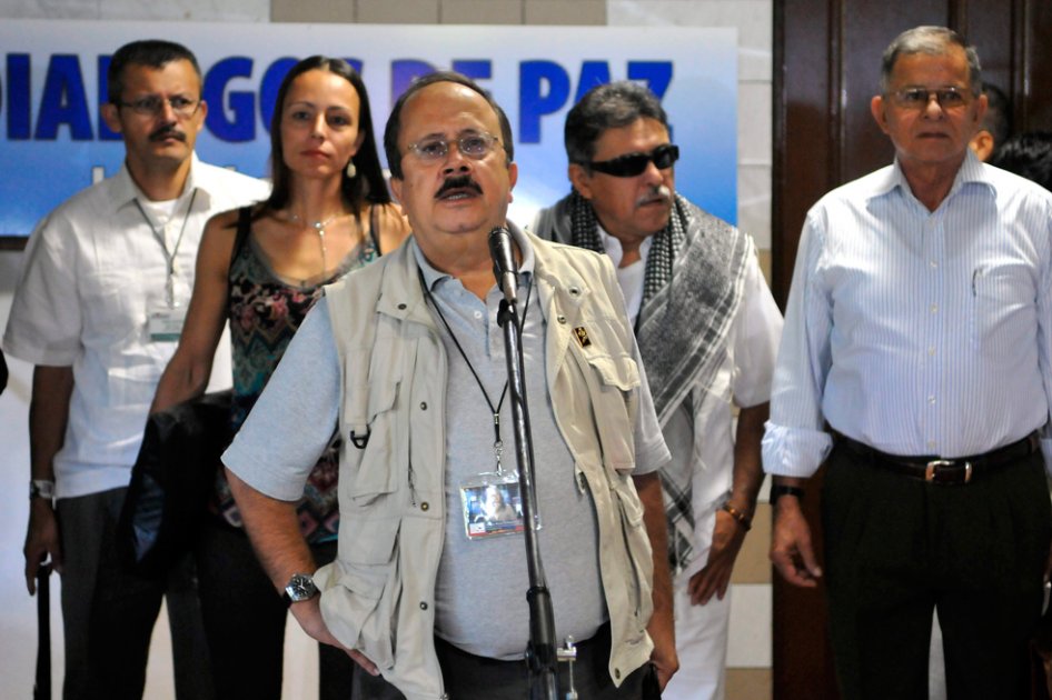 ‘Si dejamos las armas, deben reestructurarse Fuerzas Militares’: Farc