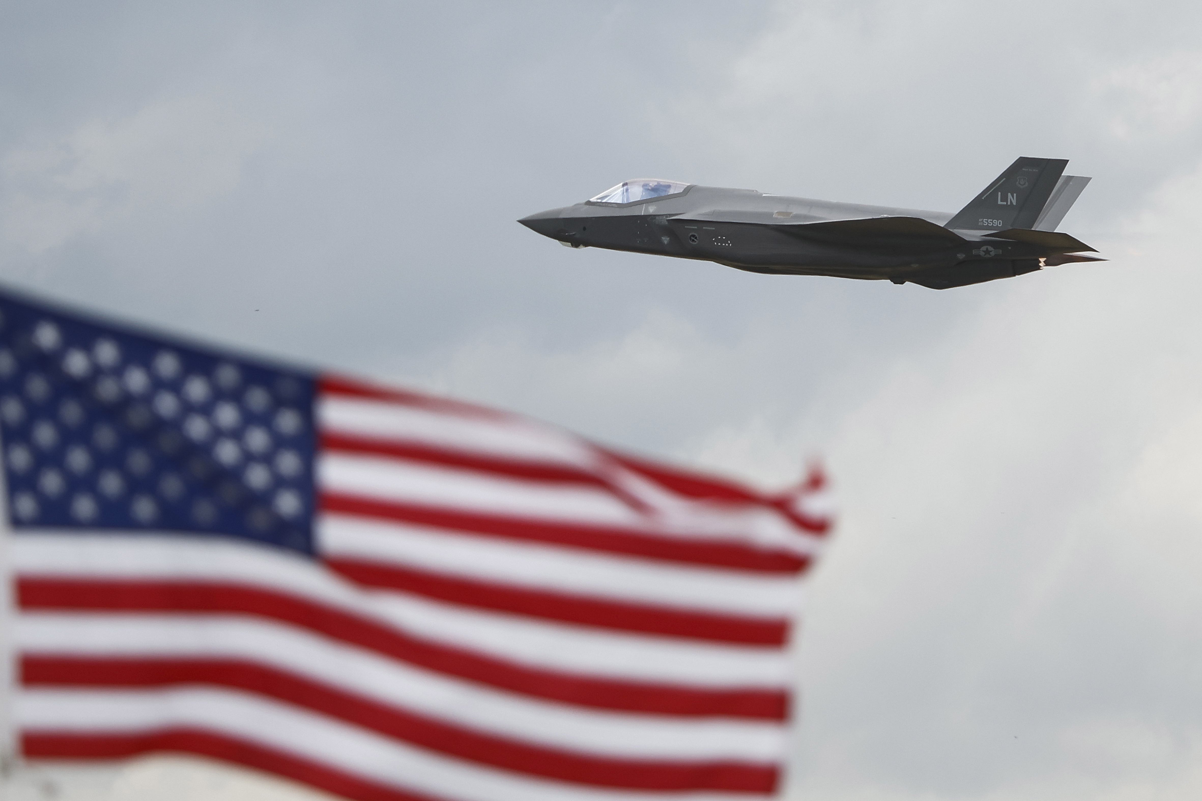 Encuentran los restos del avión F-35 que duró un día perdido en Estados Unidos