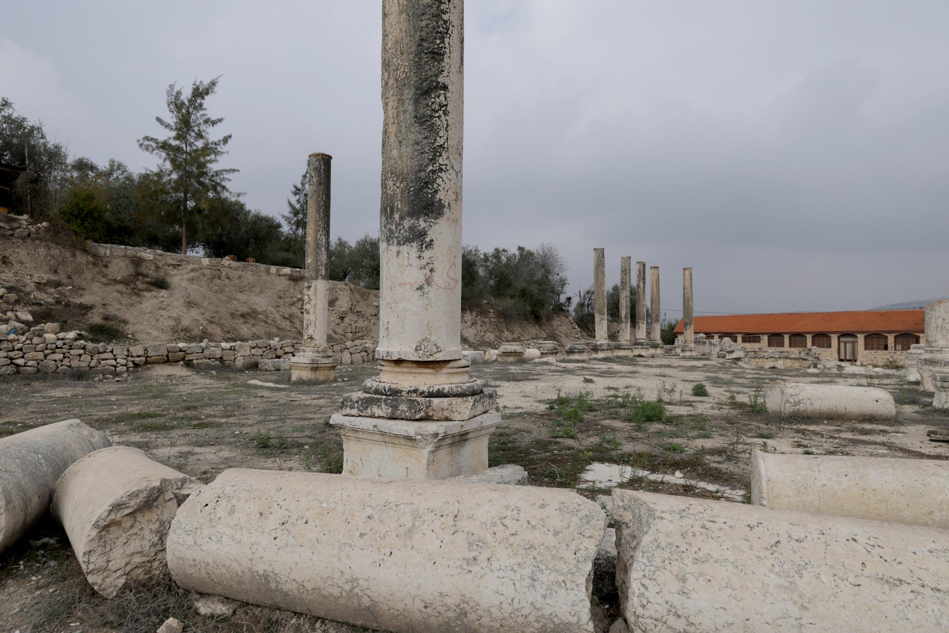RAMALLAH (---), 30/11/2025.- A view of archaeological site at the Palestinian village of Sebastia, near the West Bank city of Nablus, 30 November 2025. Israel’s Civil Administration has announced plans to seize large areas of Sebastia, a Roman-era archaeological site in the occupied West Bank. According to Sebastia’s mayor, Mohammed Azem, the site spans about 1,800 dunams (1,800,000 square meters) and would represent Israel’s largest seizure of archaeologically significant land. EFE/EPA/ALAA BADARNEH