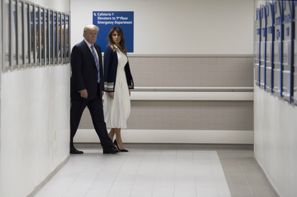Trump visita a sobrevivientes de masacre en escuela de Florida