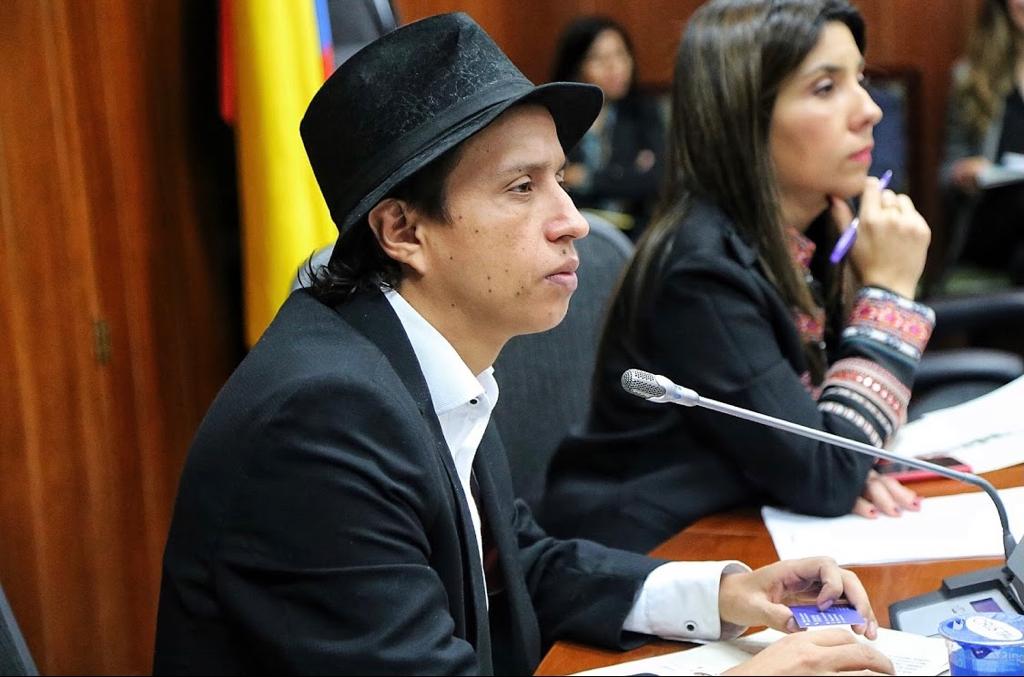 Senador ‘Manguito’ es expulsado del partido ASI