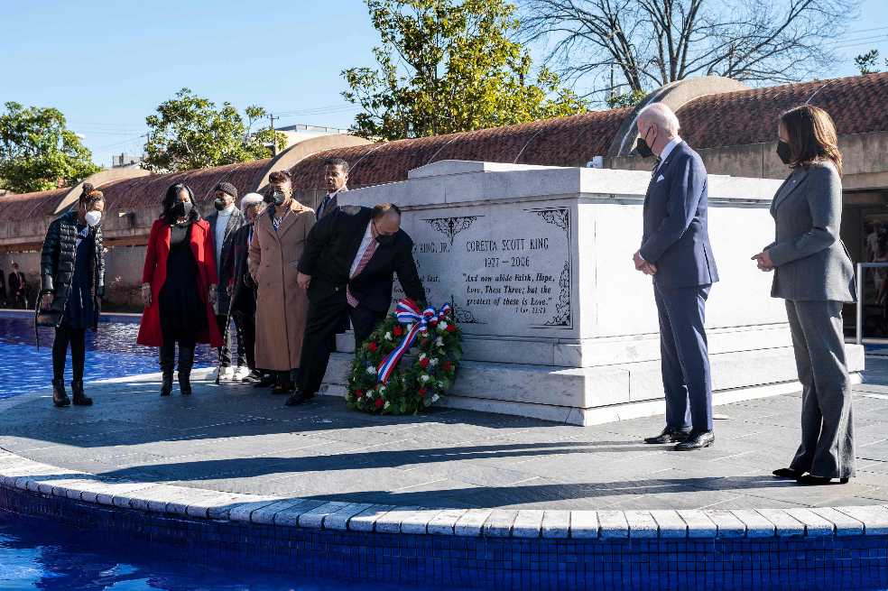 Biden visita Georgia para tener el apoyo de afroamericanos, ¿qué reforma impulsa?