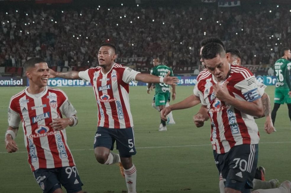 Carlos Bacca abrió el marcador desde los 12 pasos.