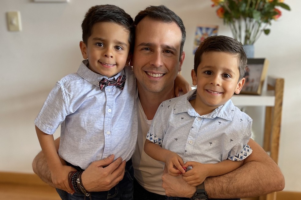 José Fernando Patiño: así es ser padre de mellizos. ¿Llegará la niña? “Es un reto”