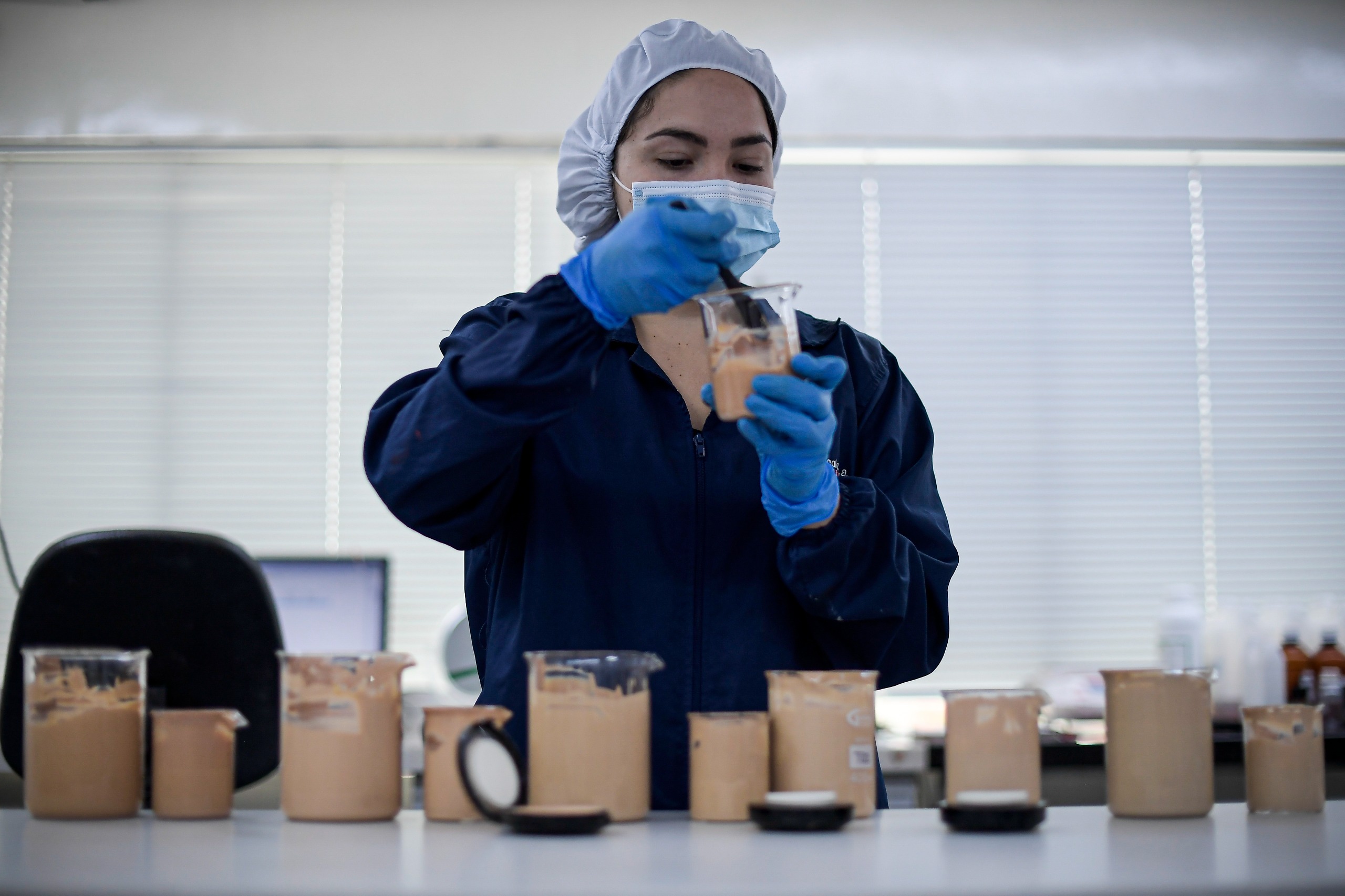 La marca le fabrica maquillaje a más de 120 empresas locales, 1.500 internacionales, exporta a más de 15 países (Estados Unidos, Centroamérica y el Caribe) y produce 6 millones de unidades de maquillaje al año. / Mauricio Alvarado