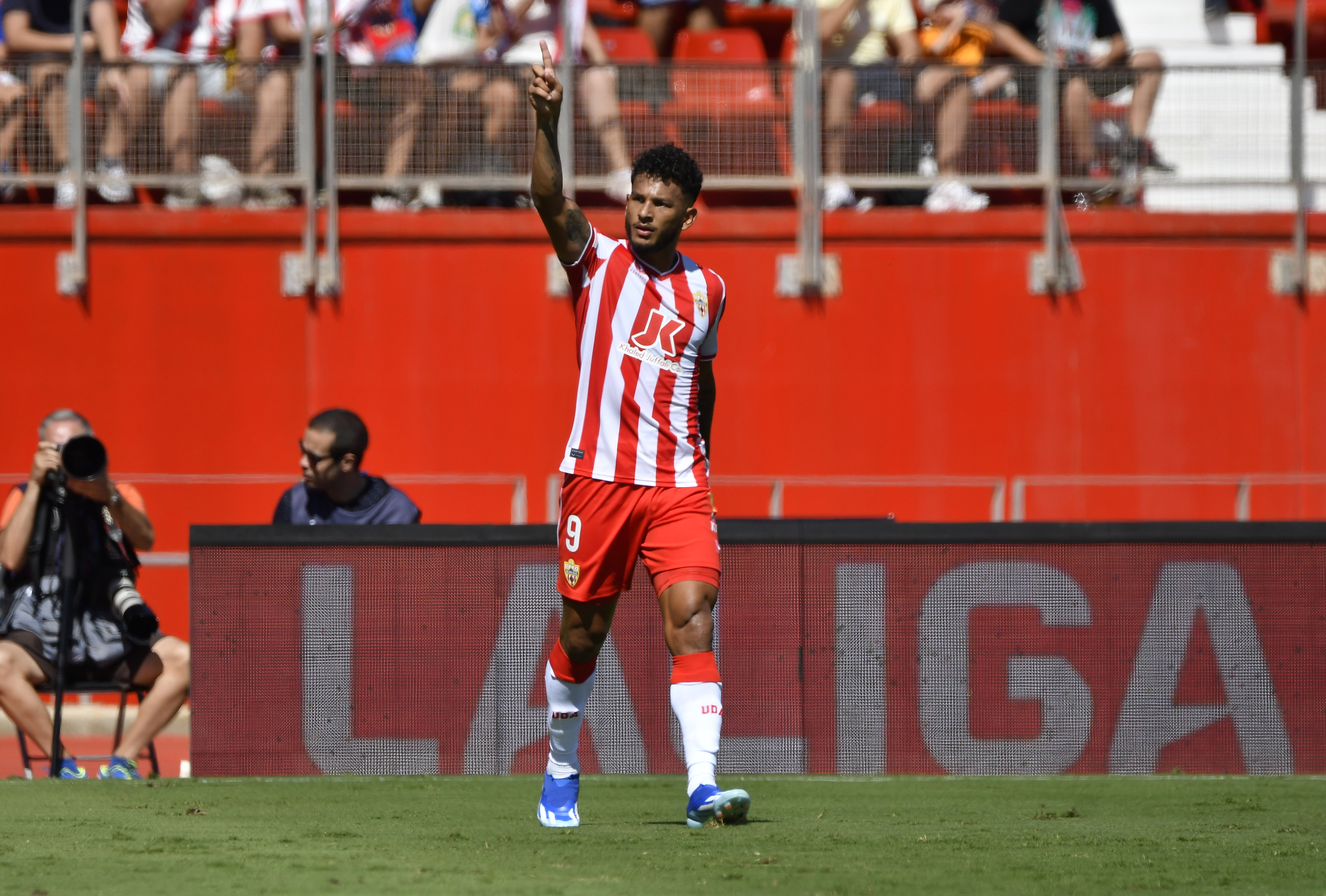 ¡Hat-trick en cinco minutos! Partidazo de Luis Suárez y lesión en España: video