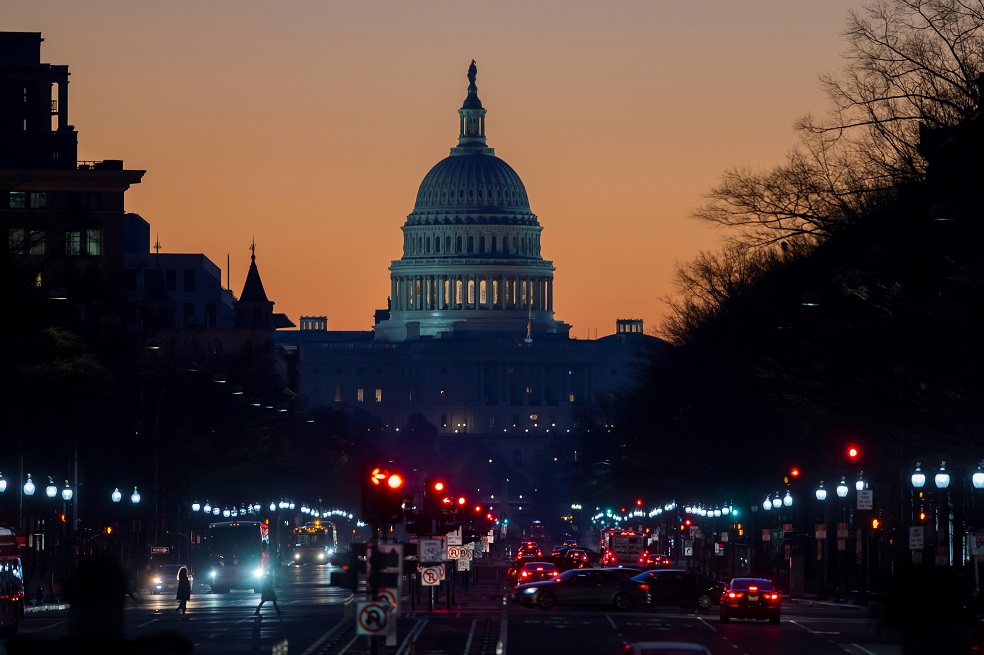 Estados Unidos mantiene cierre de gobierno tras fracaso de propuestas en Senado