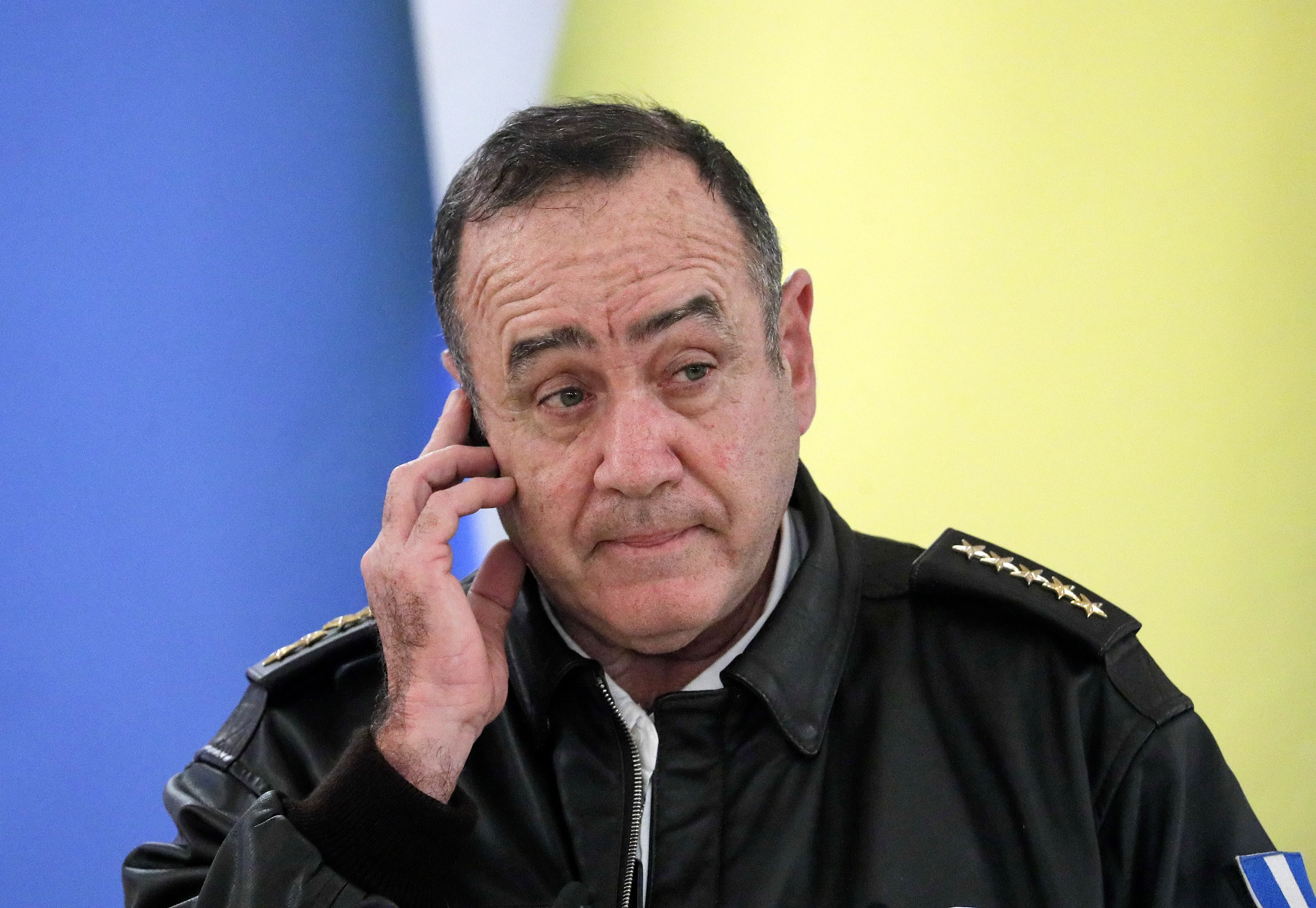 Presidente de Guatemala sale ileso tras disparos a su comitiva