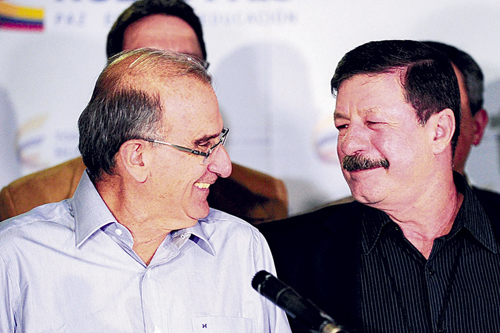 Humberto de la Calle y el general Javier Flórez, fichas claves del Gobierno en La Habana.  /AFP