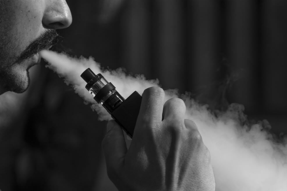 Michigan, el primer estado de EE.UU. que prohíbe los cigarrillos electrónicos saborizados