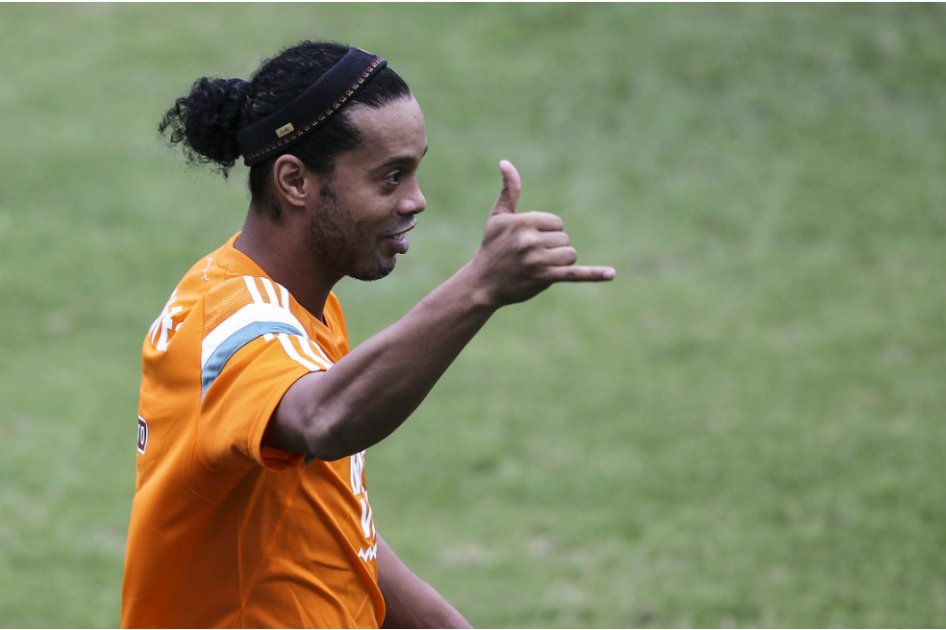 Debut de Ronaldinho y disputa por récord de taquilla animan Liga de Brasil