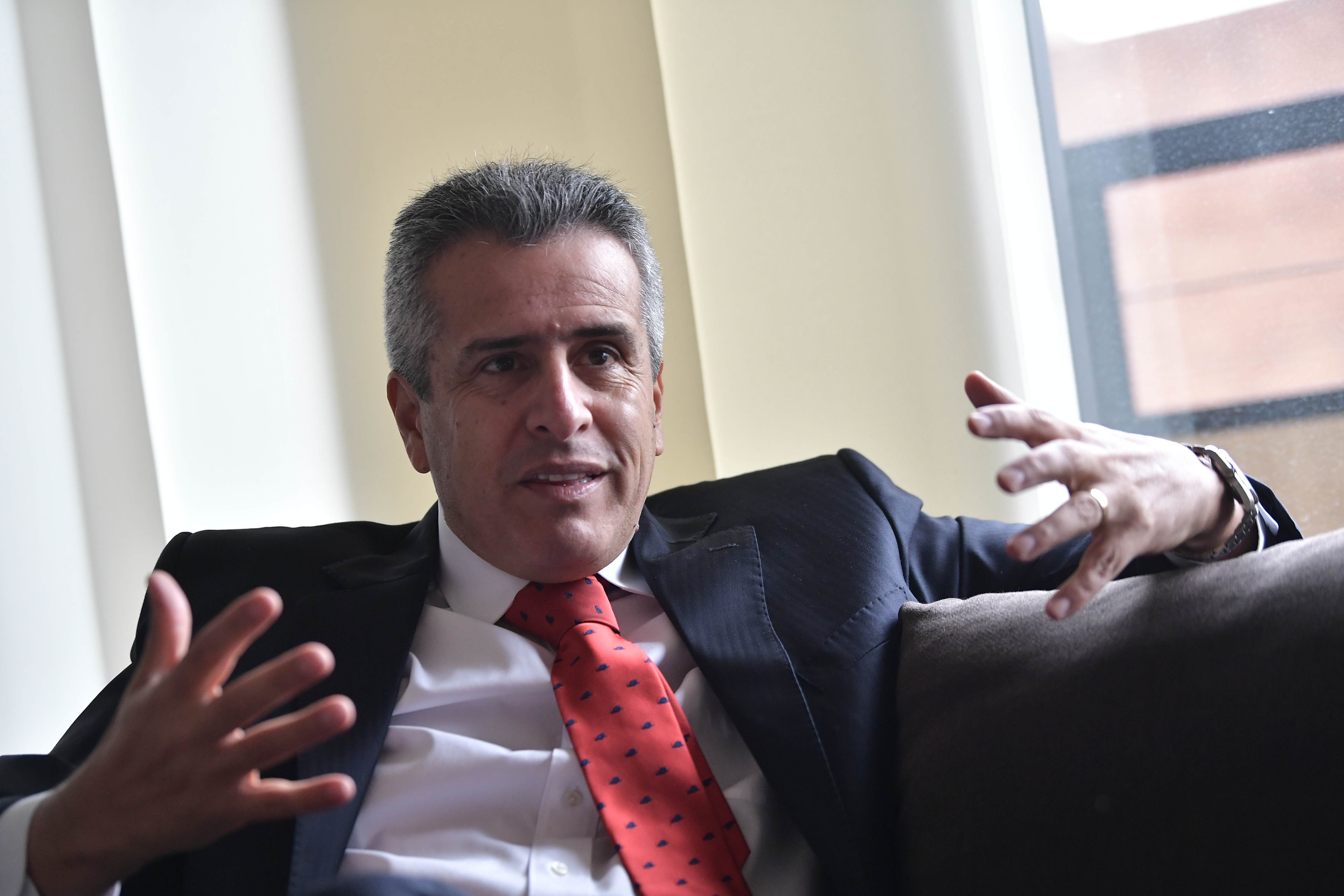 El liberal Luis Fernando Velasco es el nuevo ministro del Interior