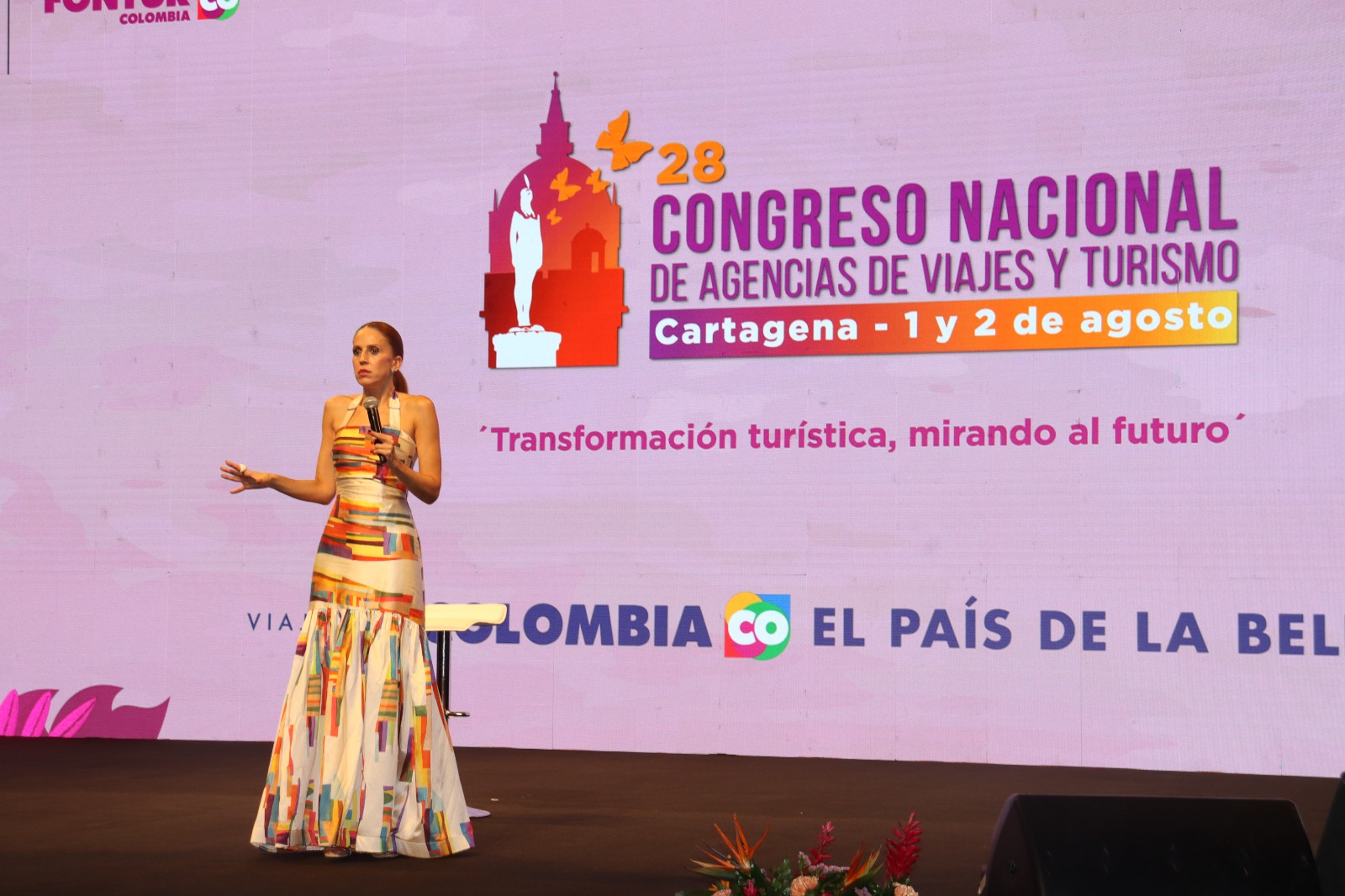 Finalmente, el Congreso Nacional de Agencias de Viajes y Turismo finalizó con la charla de Alejandra Azcárate: Lo que se permite se repite.