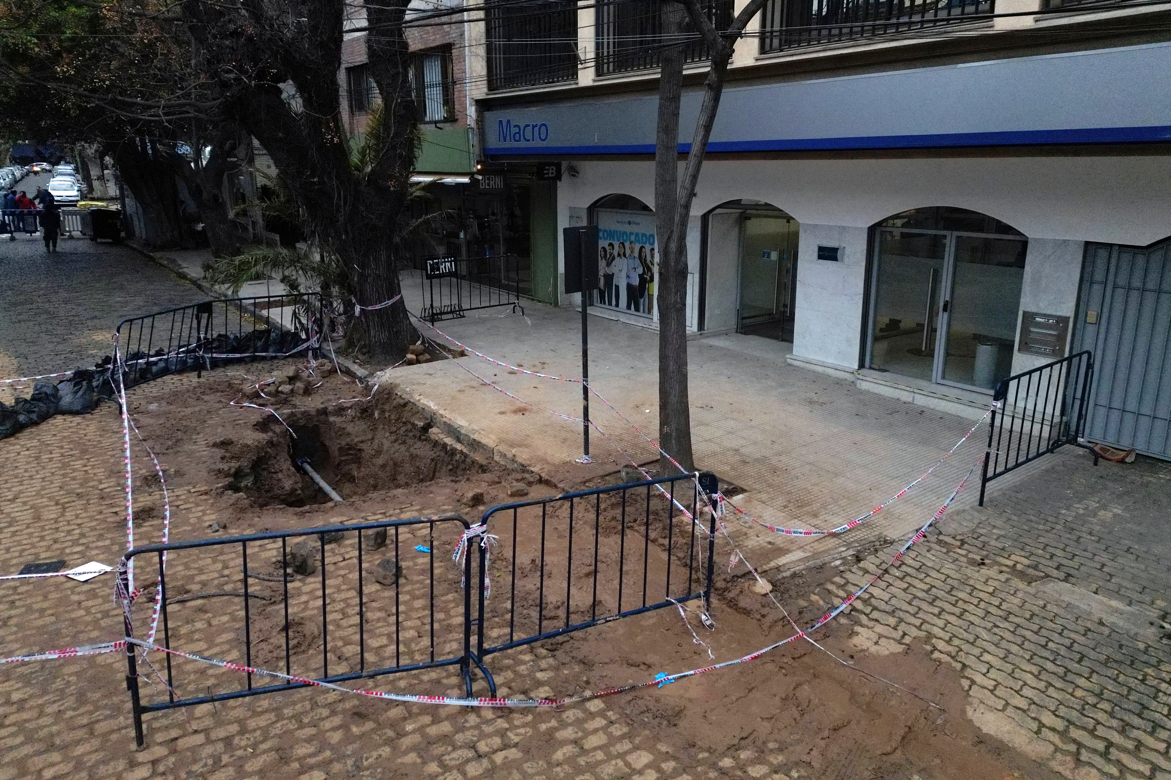 Frustran el “robo del siglo”: descubren túnel cerca de un banco en Argentina
