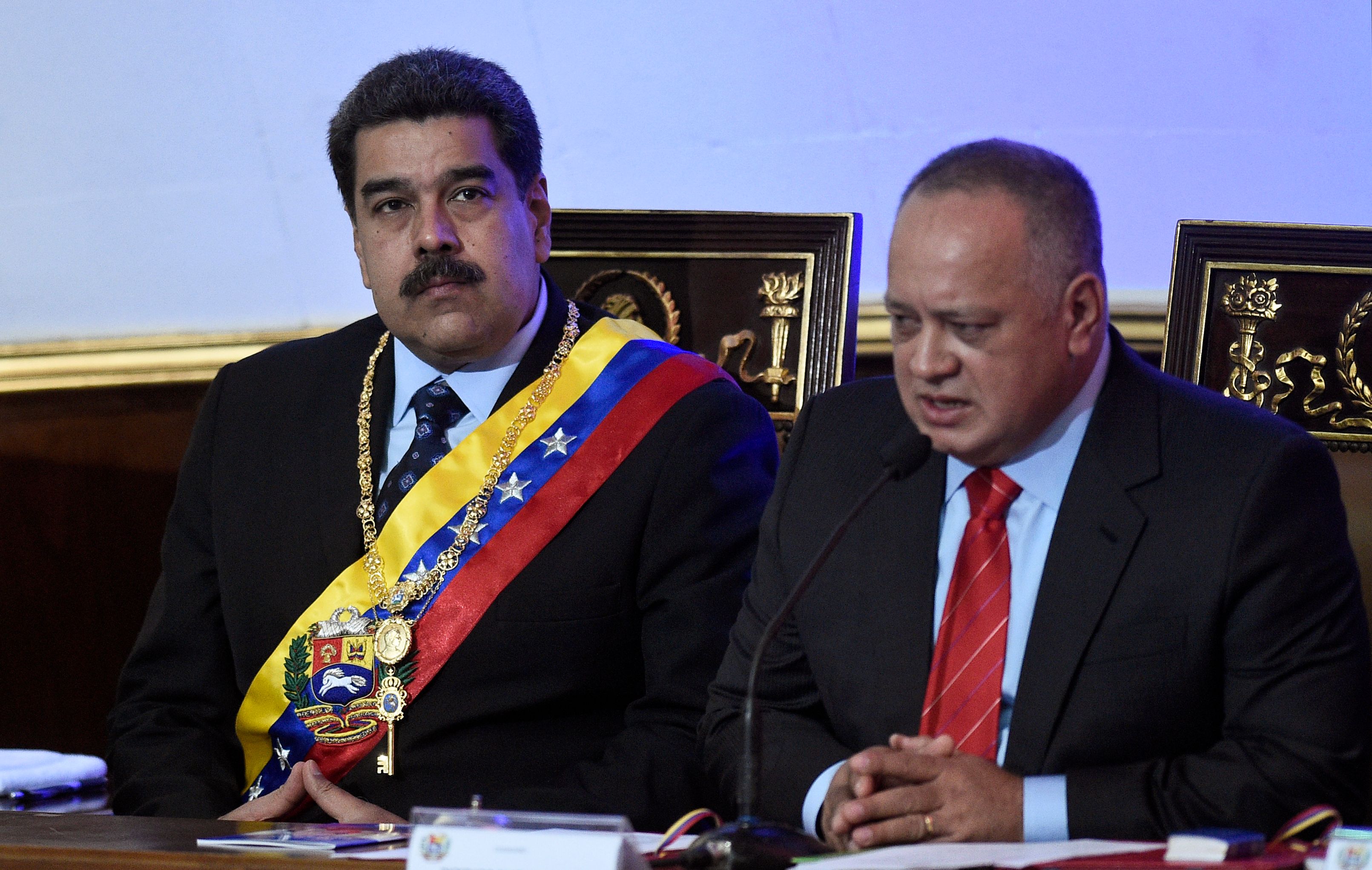 Maduro promete «mano de hierro» contra funcionarios que «traicionen la patria»