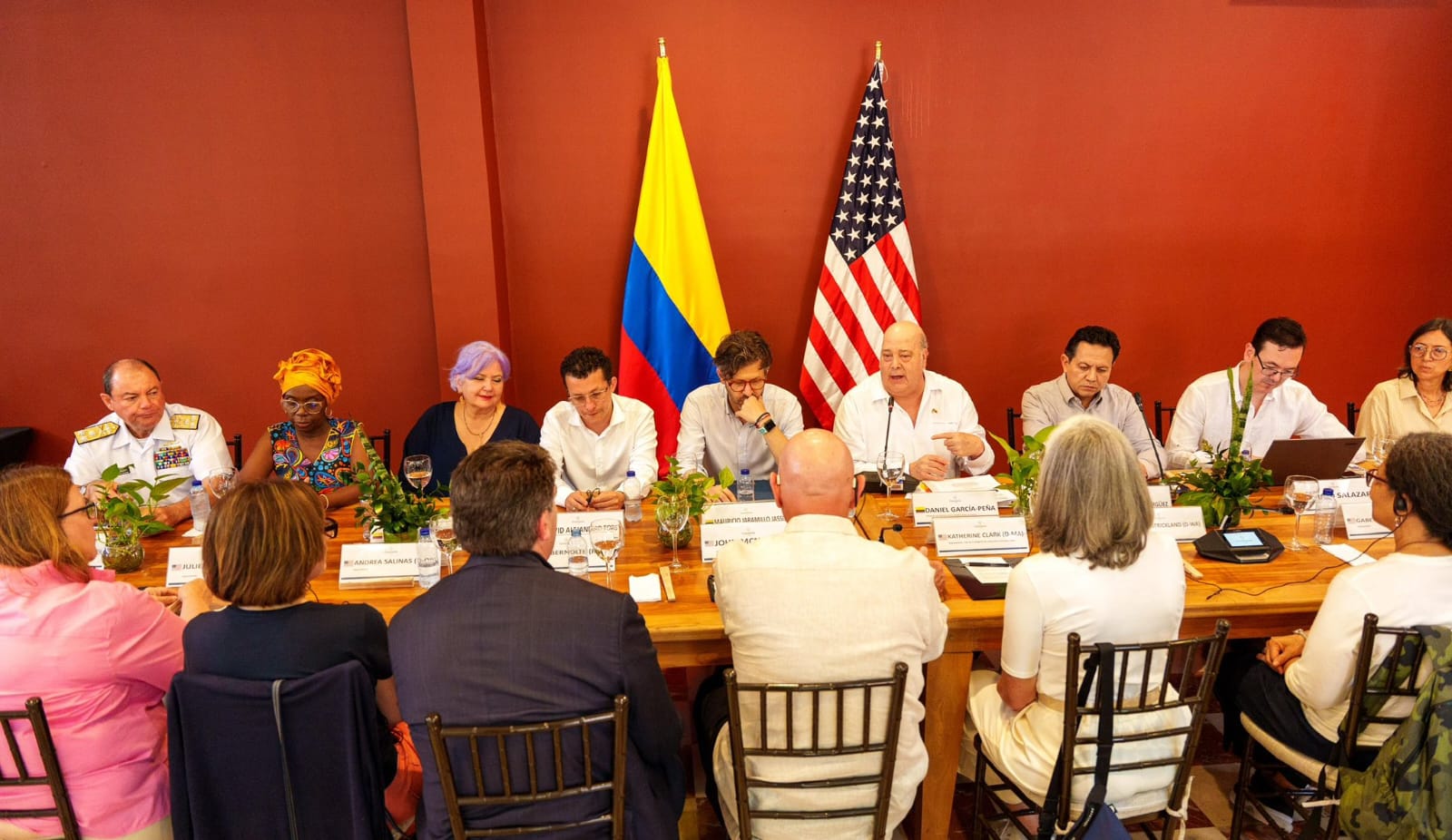 Gobierno Petro pide “mesura” en el diálogo por la crisis con Estados Unidos