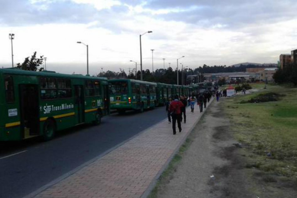Las vías permanecen paralizadas por el bloqueo de los conductores del TPC. / Foto: @roherdico