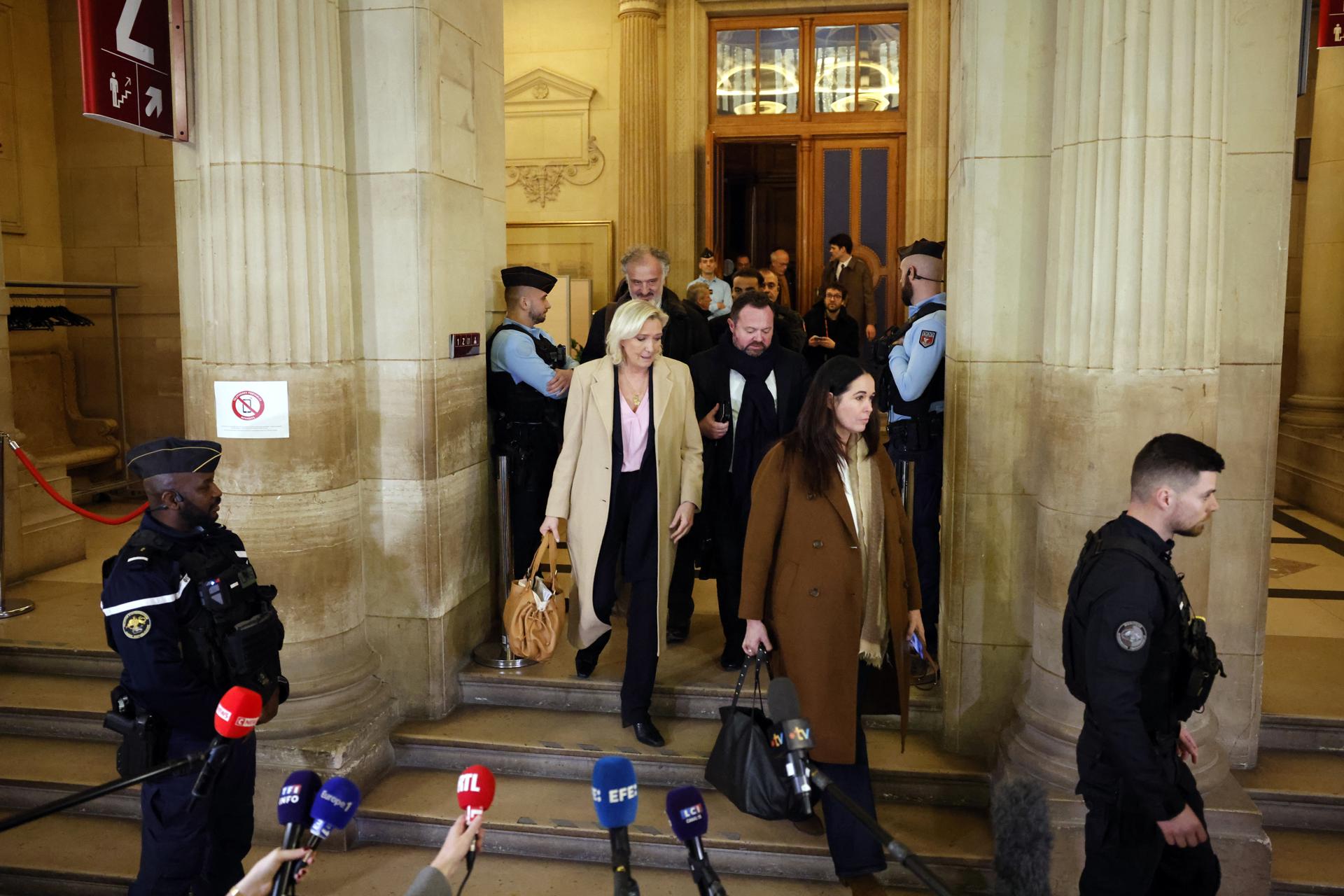Marine Le Pen enfrenta juicio en Francia por malversación de fondos públicos