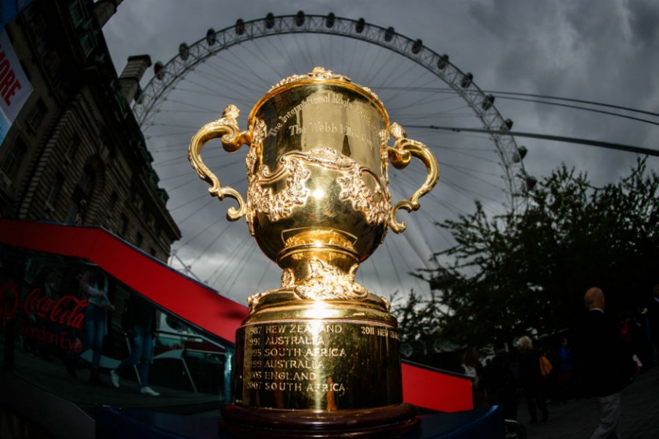 La Webb Ellis Cup, el trofeo que se llevará el campeón del certamen. Foto: AFP