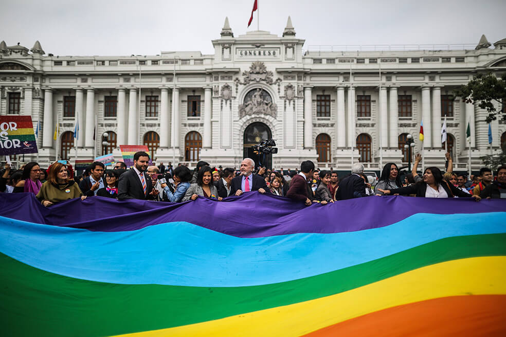 Mes del orgullo gay: la comunidad LGBTI de Perú realizó un plantón frente al Congreso de su país