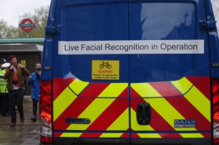 Reconocimiento facial se expande en Reino Unido y enciende alarma por privacidad