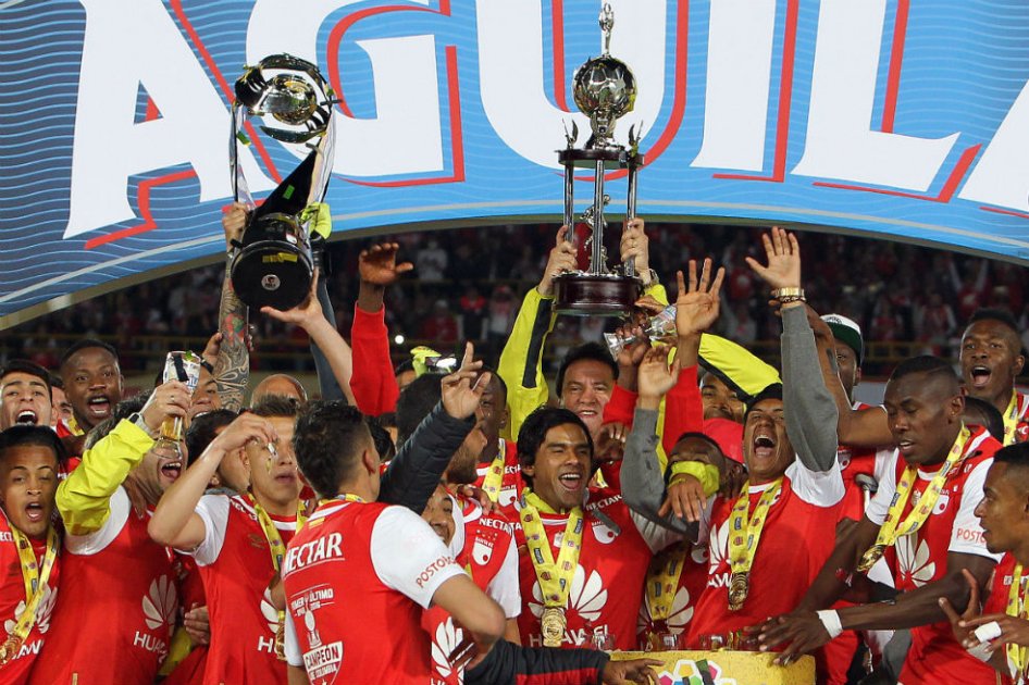 Los jugadores de Independiente Santa celebran el título de la Liga. Foto: EFE