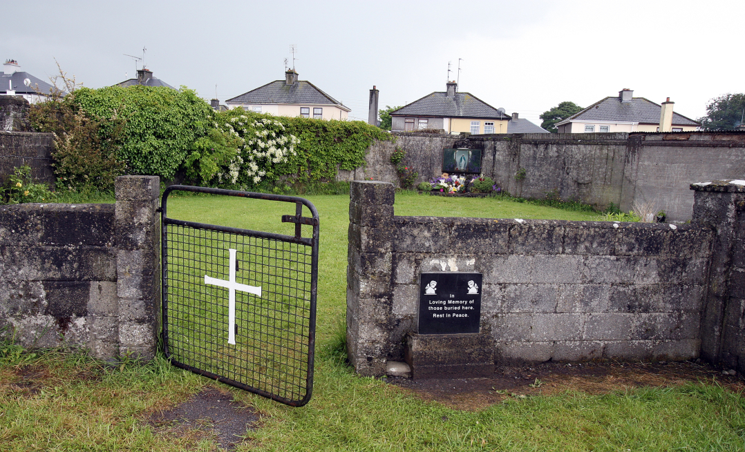 ¿Qué pasó con cientos de bebés muertos en un convento? Irlanda investiga