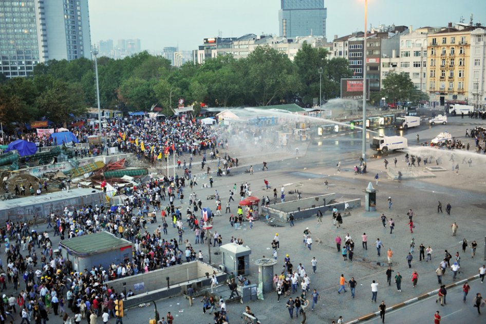 Policía turca desaloja Taksim y el parque Gezi de Estambul