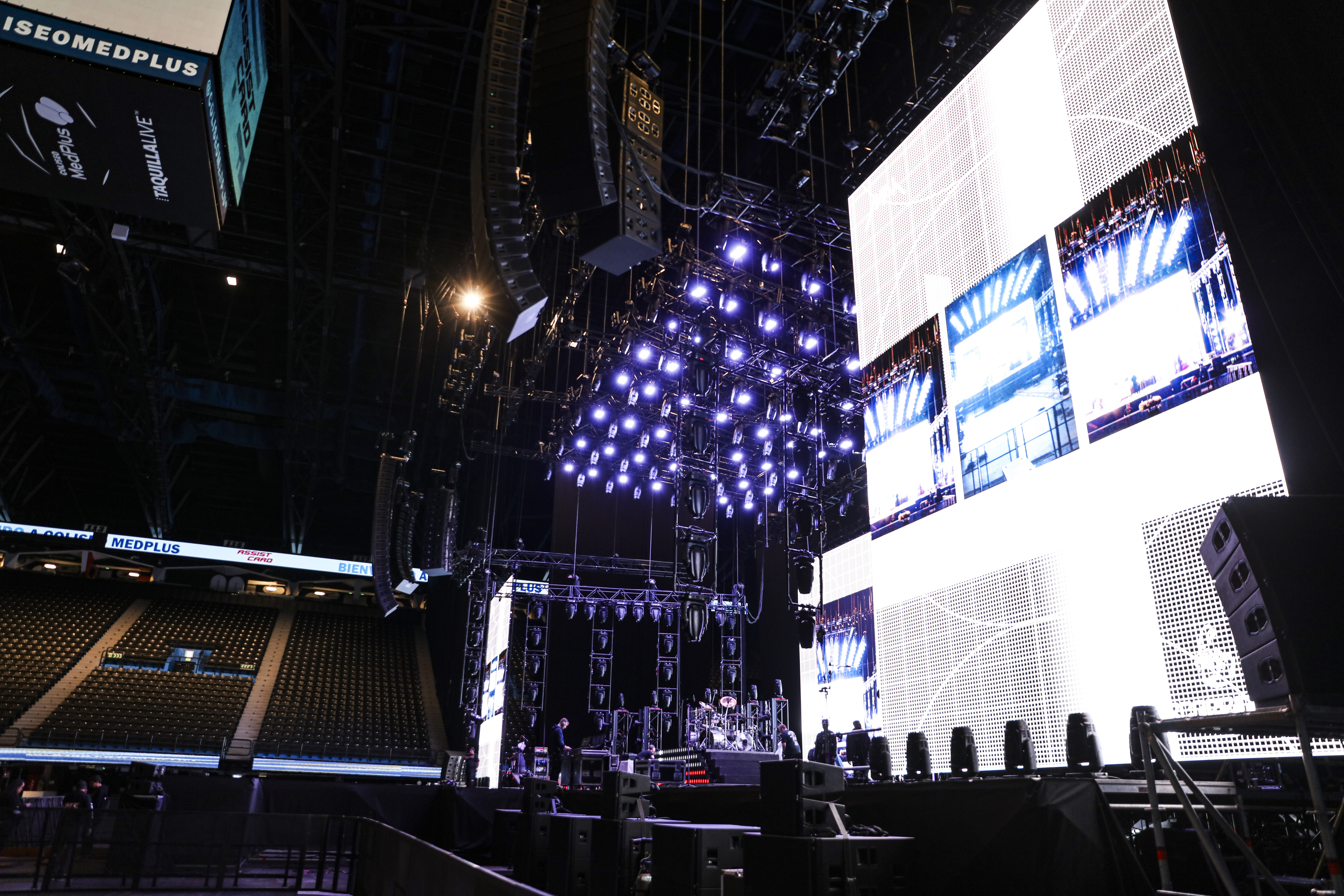 Coliseo Med Plus Montaje Monsters of Roc