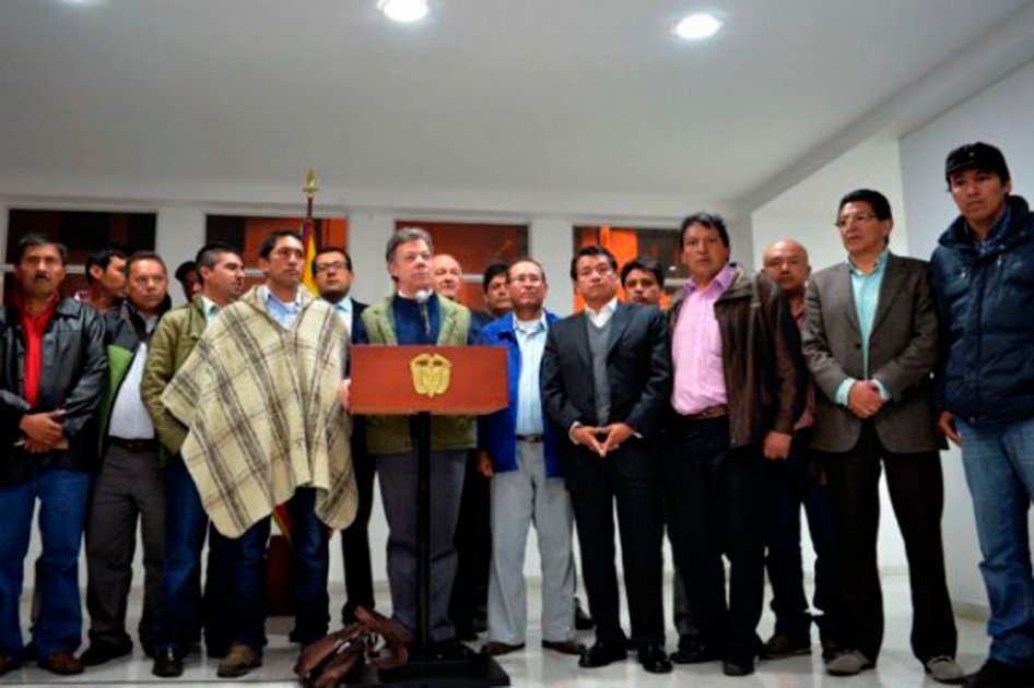 Rueda de prensa conjunta entre Gobierno y Campesinos, allí se acordó la apertura de una mesa de diálogo.