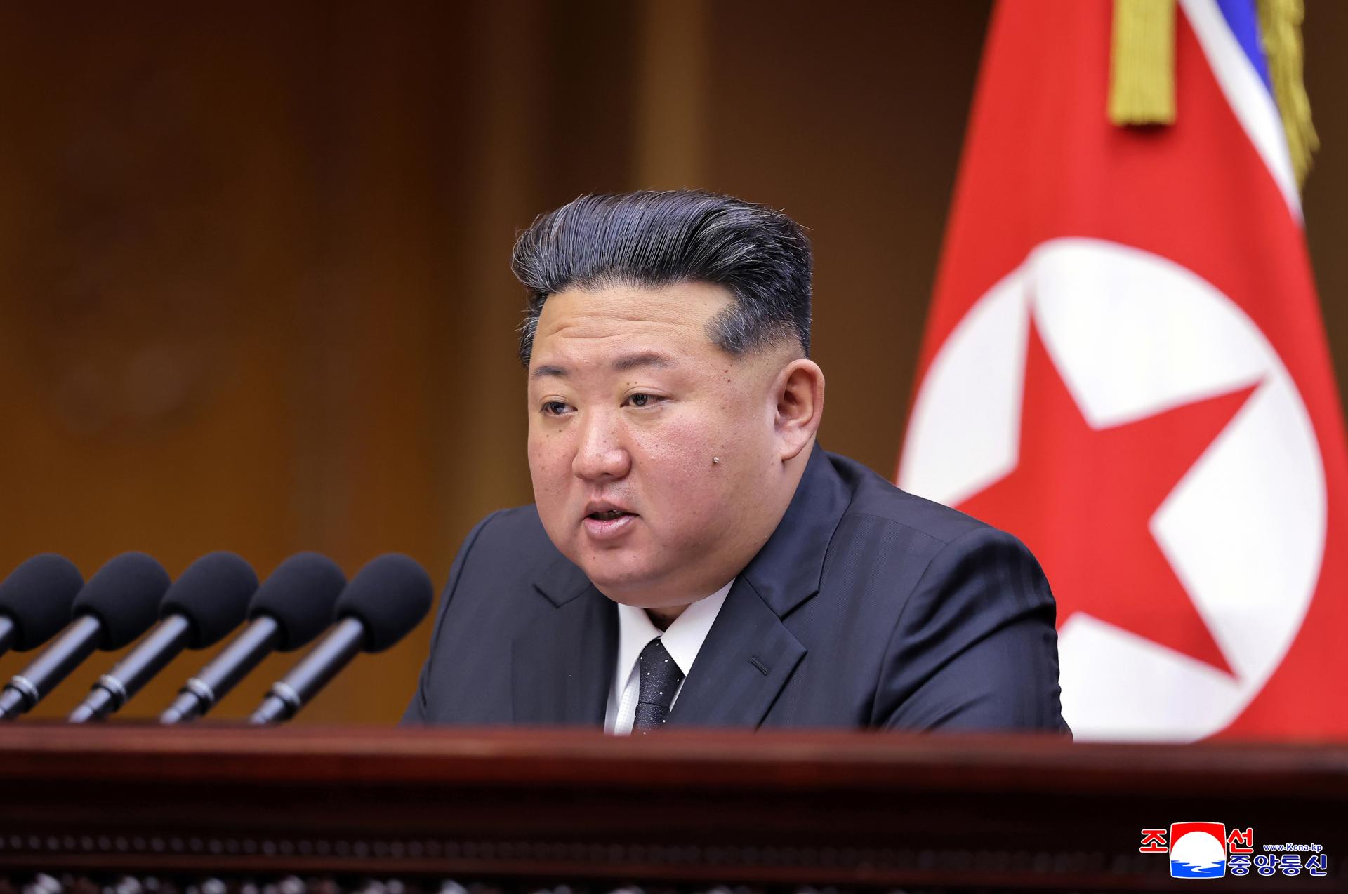 Pyongyang (Korea, Democratic People's Republic Of), 22/09/2025.- An undated photo released by the official North Korean Central News Agency (KCNA) shows North Korean Leader Kim Jong Un speaking during the 13th Session of the 14th Supreme People's Assembly of the Democratic People's Republic of Korea, at the Mansudae Assembly Hall in Pyongyang, North Korea, (issued 22 September 2025). (Corea del Norte) EFE/EPA/KCNA EDITORIAL USE ONLY