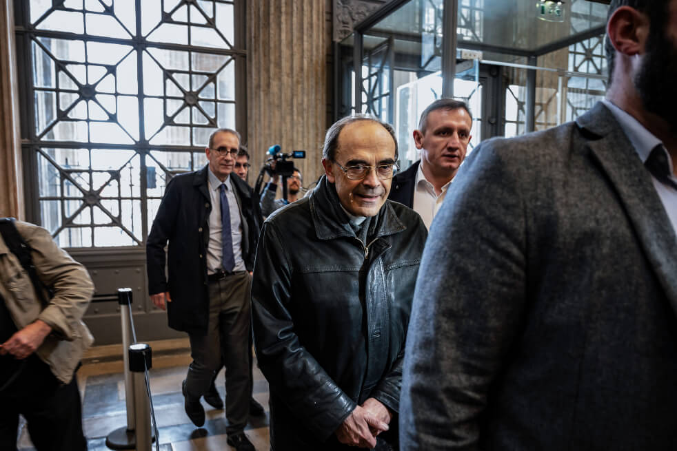 Comenzó juicio a cardenal francés acusado de encubrir abusos sexuales
