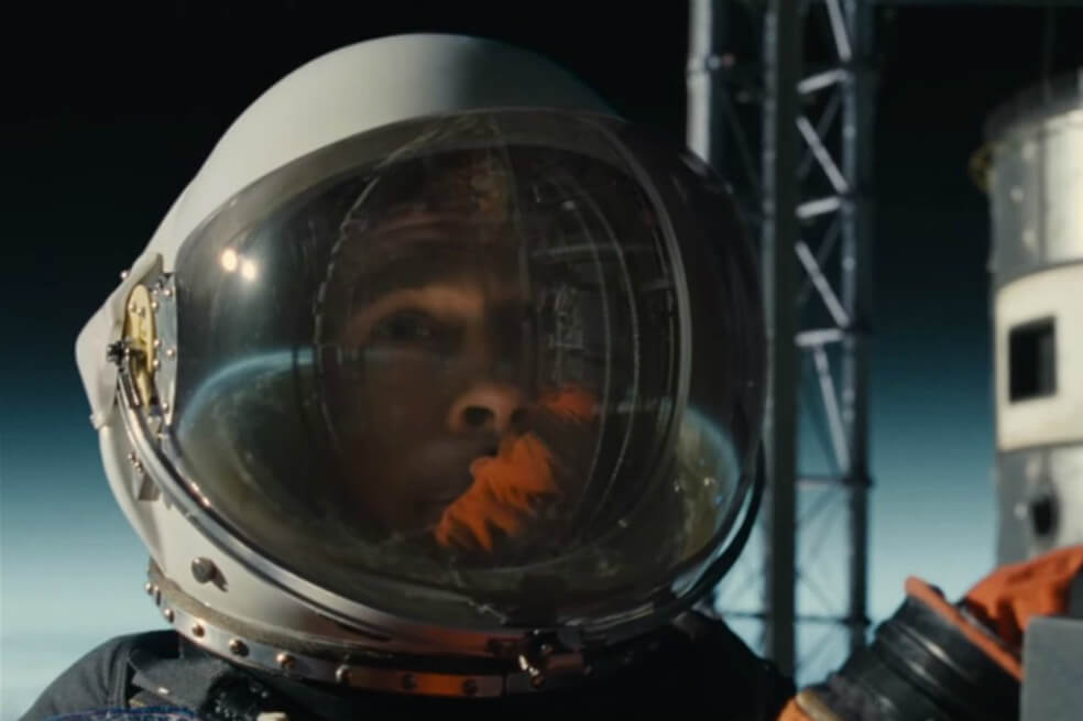 Brad Pitt habló sobre callos y otros efectos inesperados de ingravidez con un astronauta