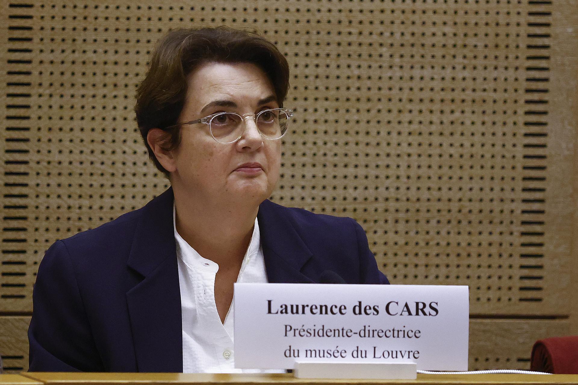 La presidenta del Louvre asume fallos de seguridad tras el robo de joyas