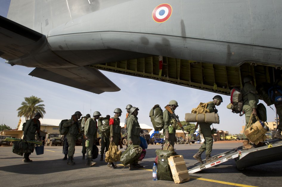 Militares franceses toman el control en Malí y llegan a Tombuctú
