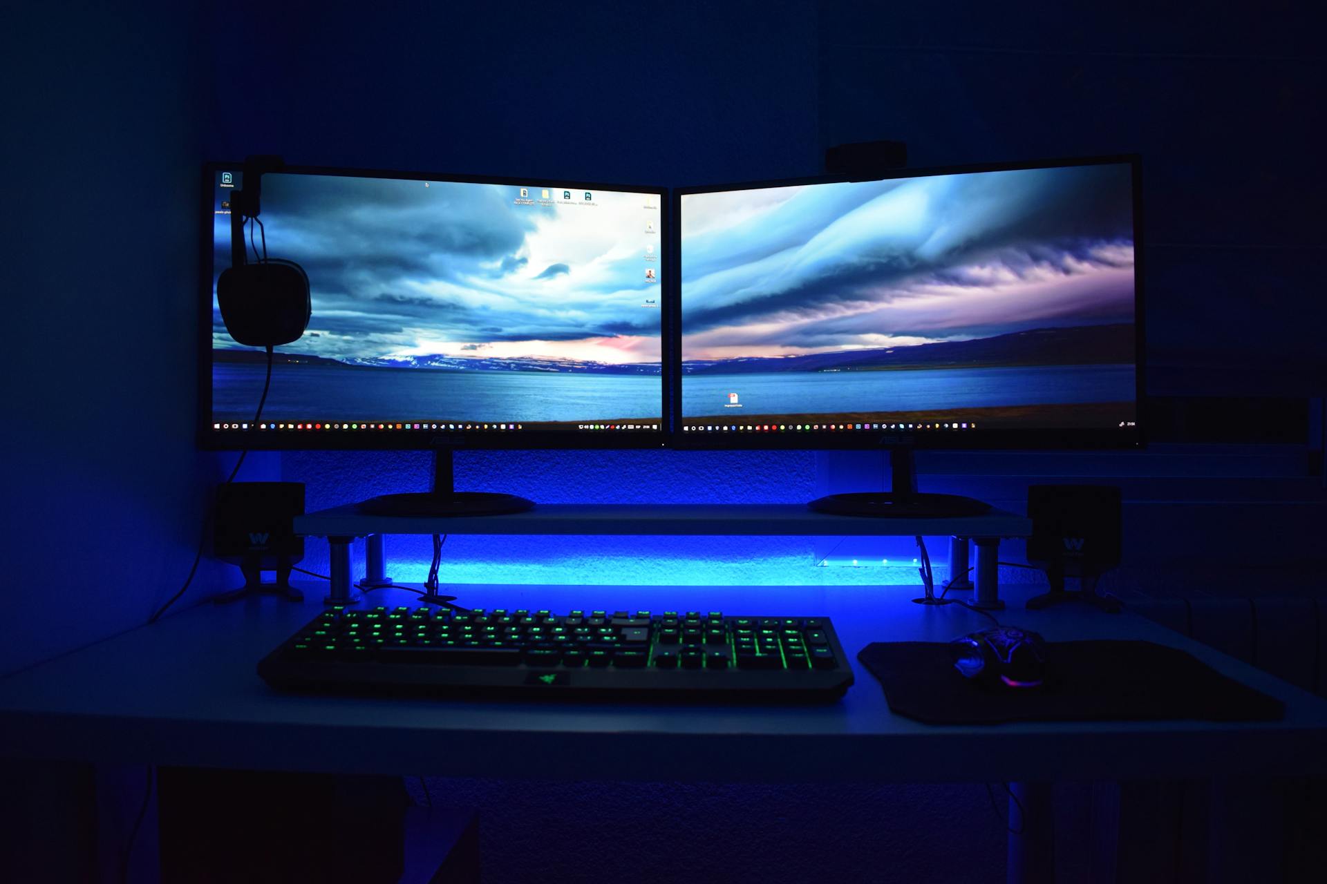 Un monitor puede ir desde las 16 pulgadas, hasta las 55, sea en un panel curvo o ultrapanorámico.