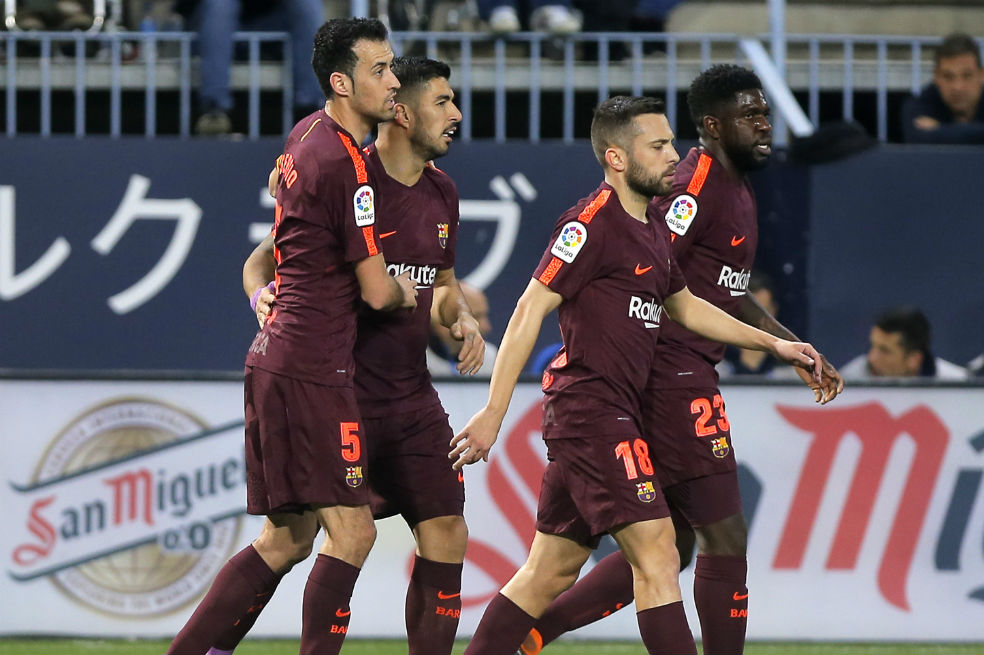 El club blaugrana celebrando tras el tanto del uruguayo Suárez. / AFP