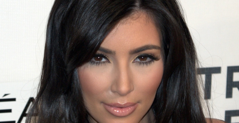 Kim Kardashian le dice adiós al sostén