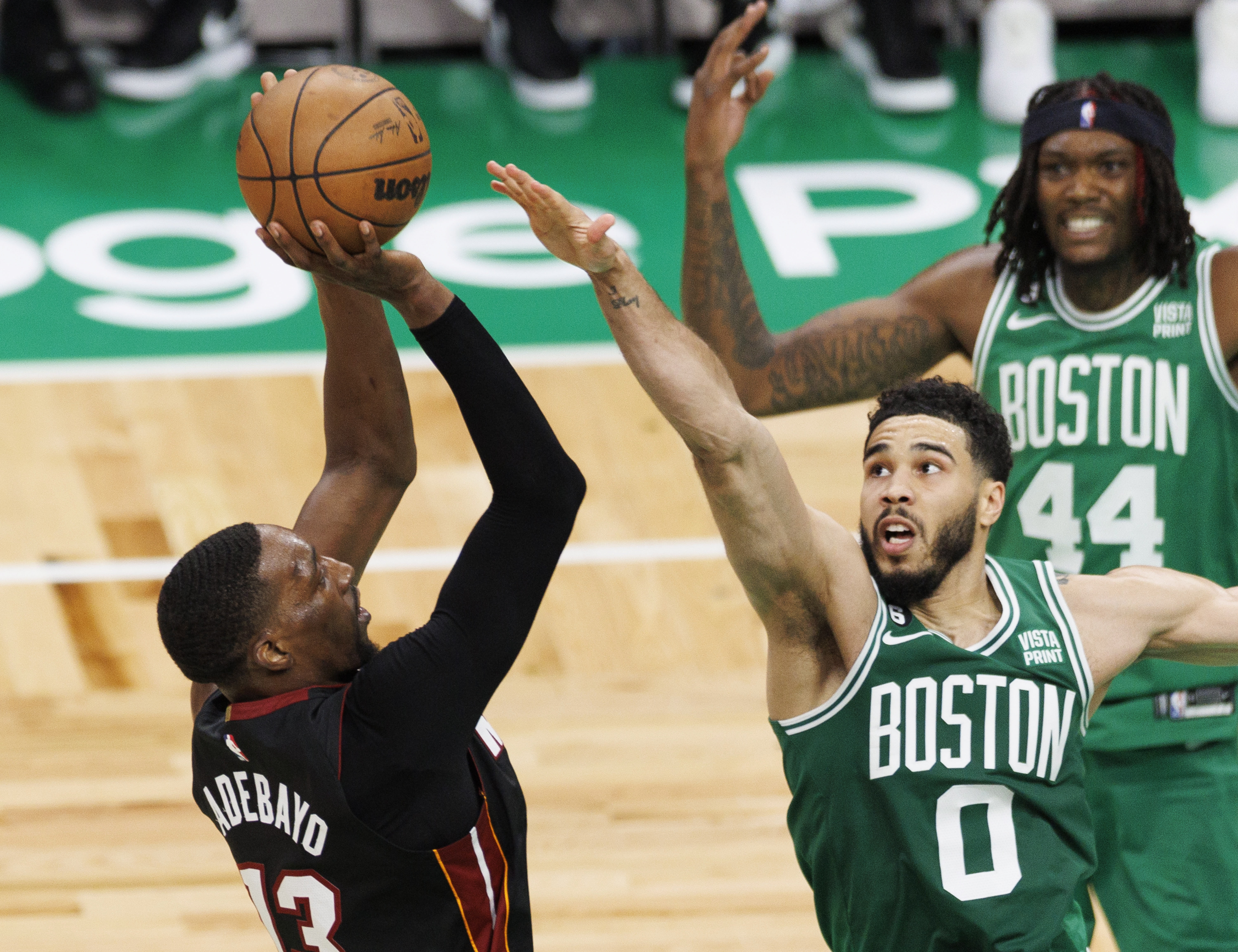 NBA: los Celtics vuelven a vencer a Miami Heat y aprietan la pelea por la final