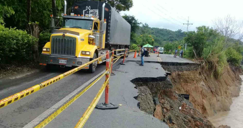 Cierre total de la vía Caucasia-Tarazá por pérdida de la banca