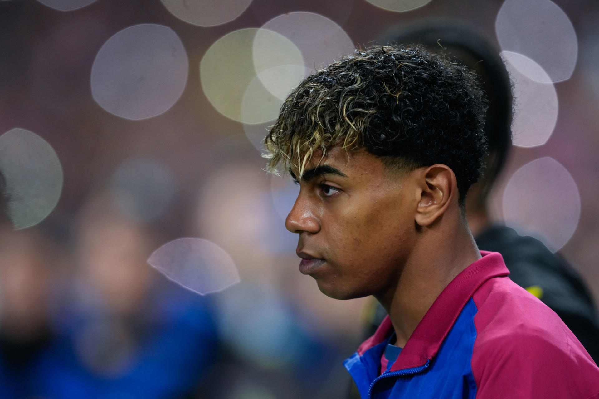 BARCELONA, 09/04/2025.- El delantero del Barcelona Lamine Yamal en el partido de ida de cuartos de final de la Liga de Campeones que FC Barcelona y Borussia Dortmund disputan este miércoles en el Estadio Olímpico Lluis Companys. EFE/Alejandro García
