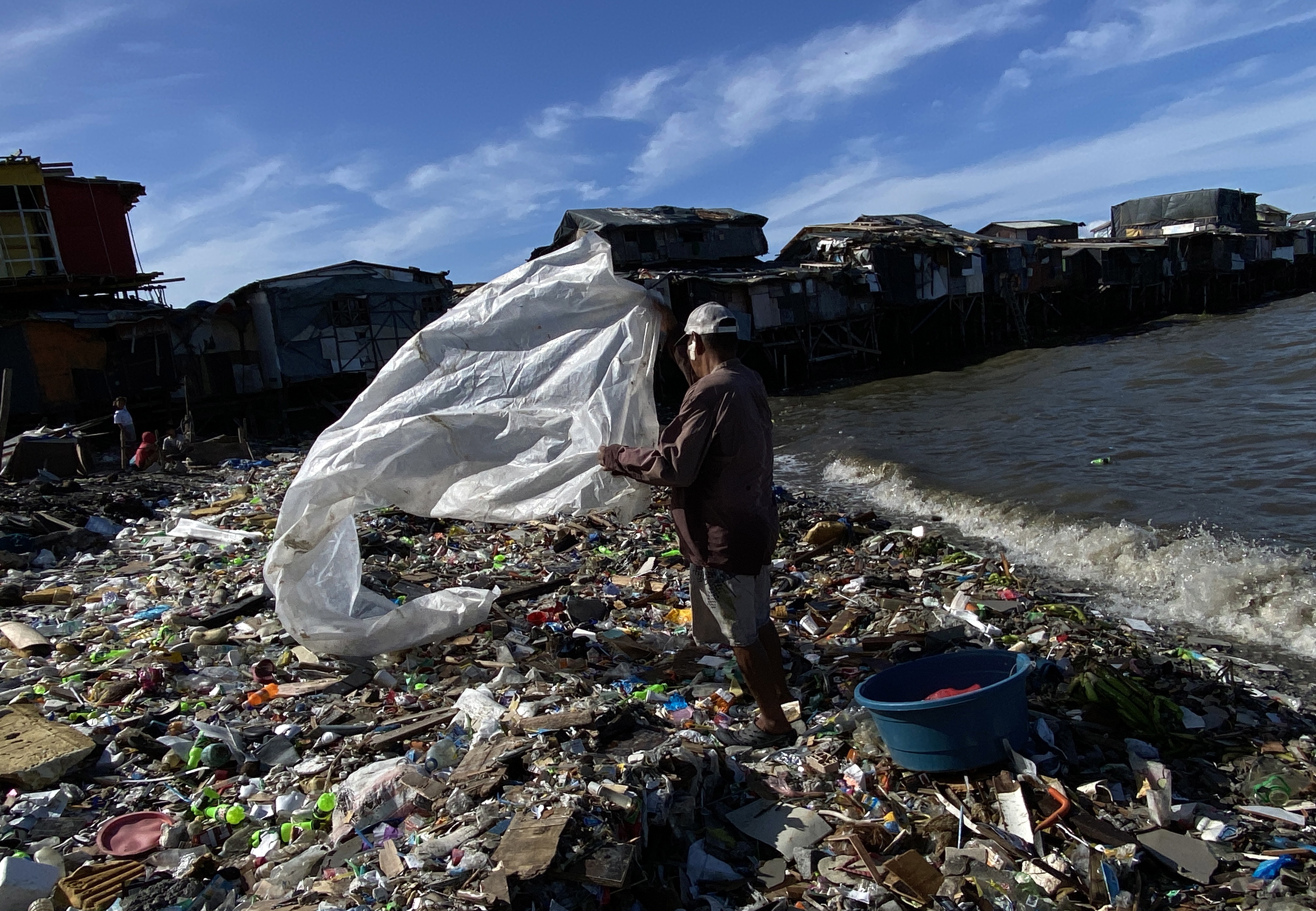 Desacuerdos impiden que arranque en París negociación sobre contaminación por plásticos