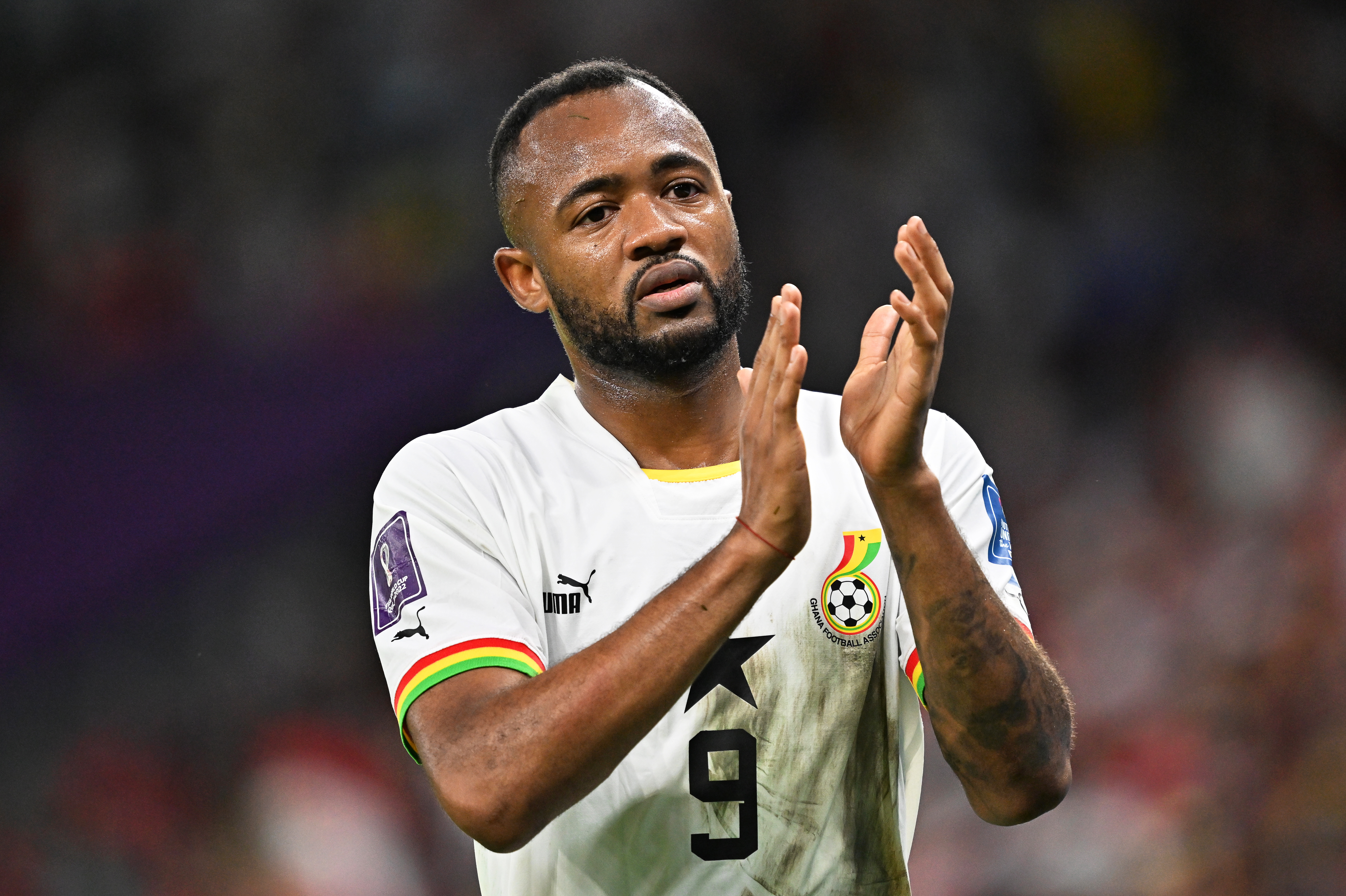 Doha (Qatar), 28/11/2022.- Jordan Ayew of Ghana applauds fans during the FIFA World Cup 2022 group H soccer match between South Korea and Ghana at Education City Stadium in Doha, Qatar, 28 November 2022. (Mundial de Fútbol, Jordania, Corea del Sur, Catar) EFE/EPA/Noushad Thekkayil