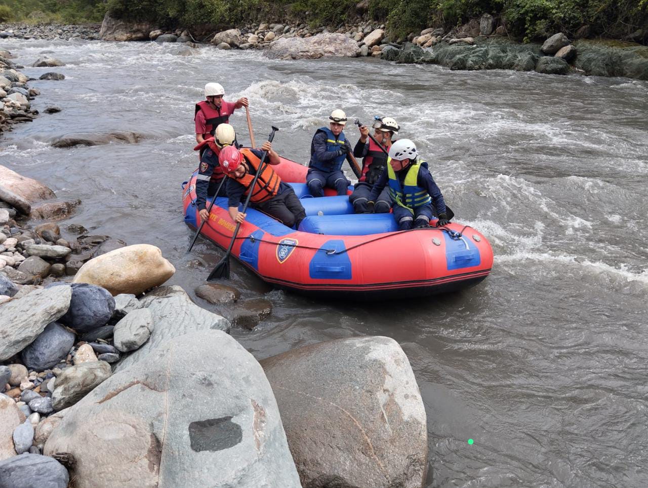 Sigue la ardua búsqueda de menor de 13 años que cayó al río Blanco el domingo